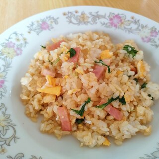 卵とベーコンと水菜のバター醤油炒飯